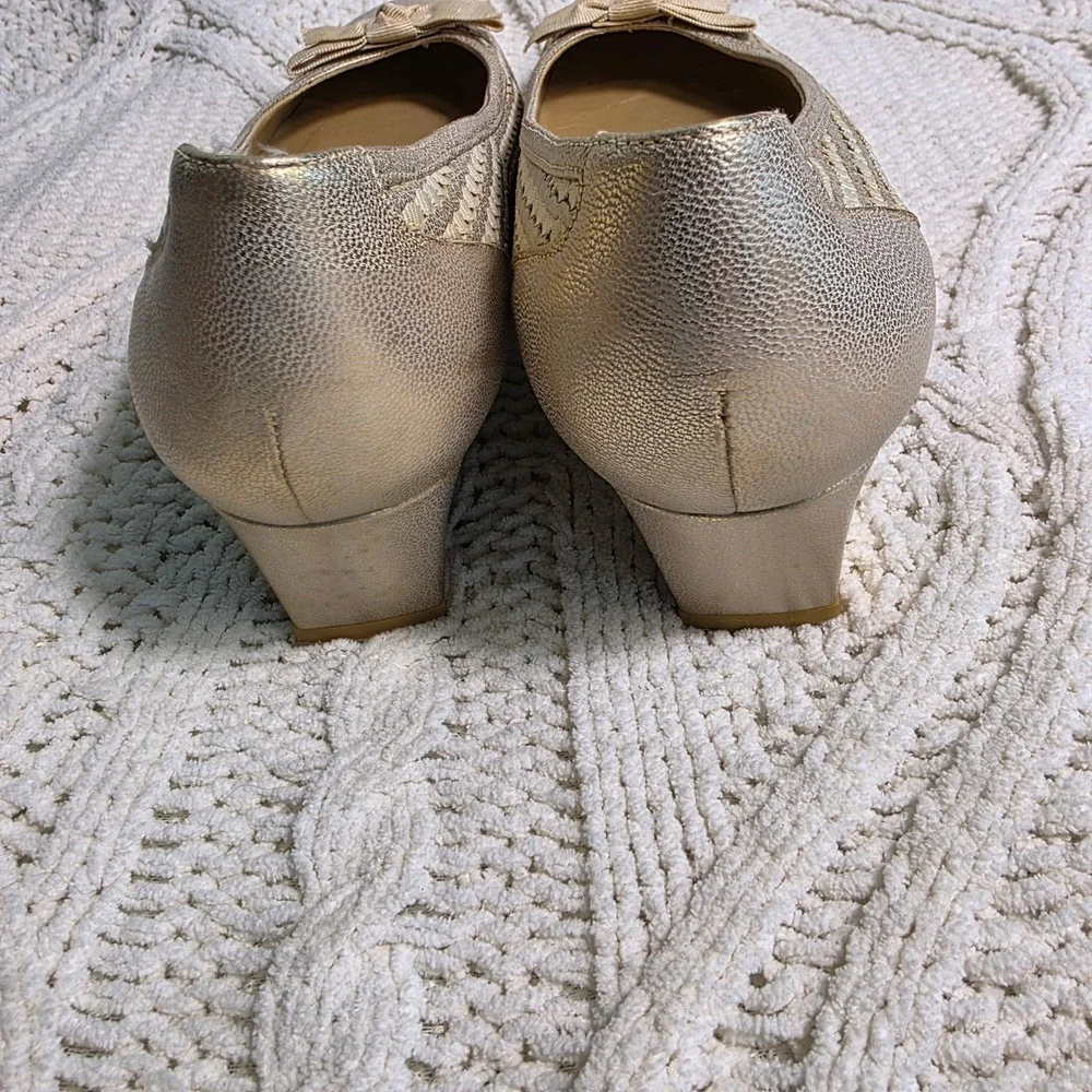 Stuart Weitzman floor vtg luxury